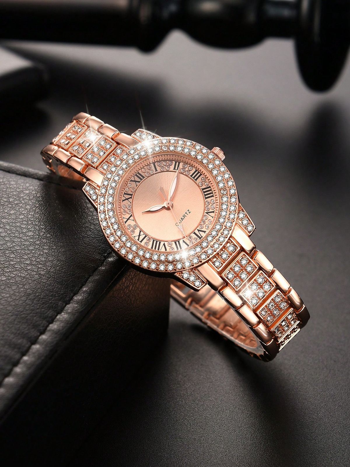 Elegant women's watch with diamonds and mother-of-pearl